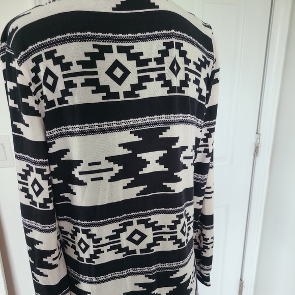 🌻 4 for $20🌻 Bobbie Brooks cardigan - Picture 2 of 3